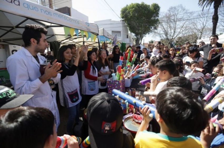 Lanús Gobierno celebró el cumpleaños de Valentín Alsina con el Festival «Este es mi barrio»