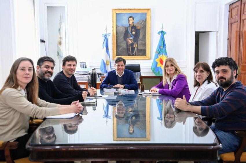 Kicillof recibió a jefes de bloque de UxP por la planta productora de GNL