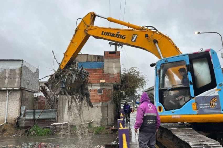 El municipio de Quilmes intensificó las tareas de limpieza y saneamiento a causa del temporal