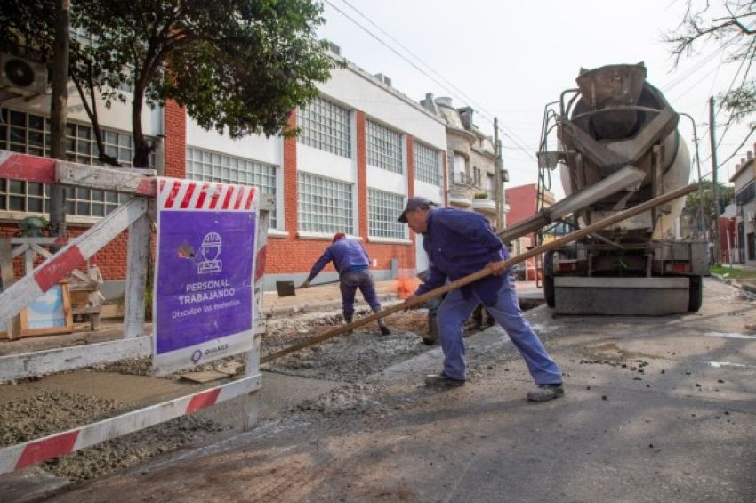 Avanza la ejecución del plan integral de bacheo en diferentes barrios de Quilmes