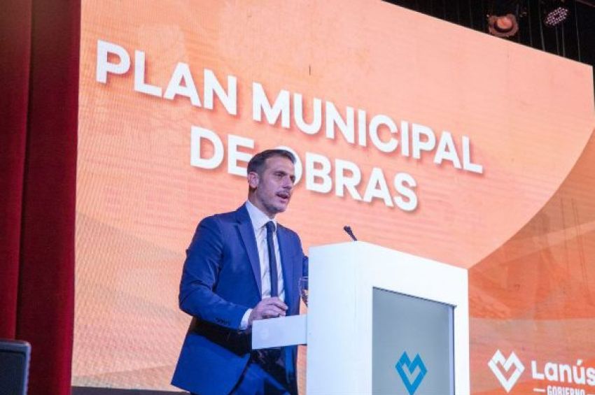 Julián Álvarez afirmó que Lanús tendrá más de 360 cuadras pavimentadas y más de 1000 intervenciones de bacheo hacia mitad de año